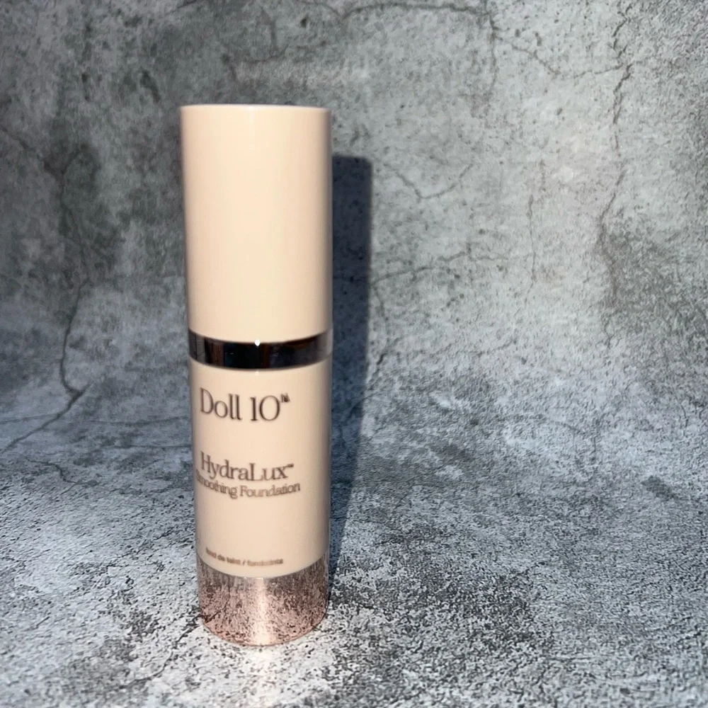 DOLL‎ 10 HYDRALUX FULL COVERAGE SMOOTHING  FOUNDATION BRAND NEW NEVER USED DEEP
